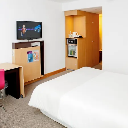 Отель Novotel 3*